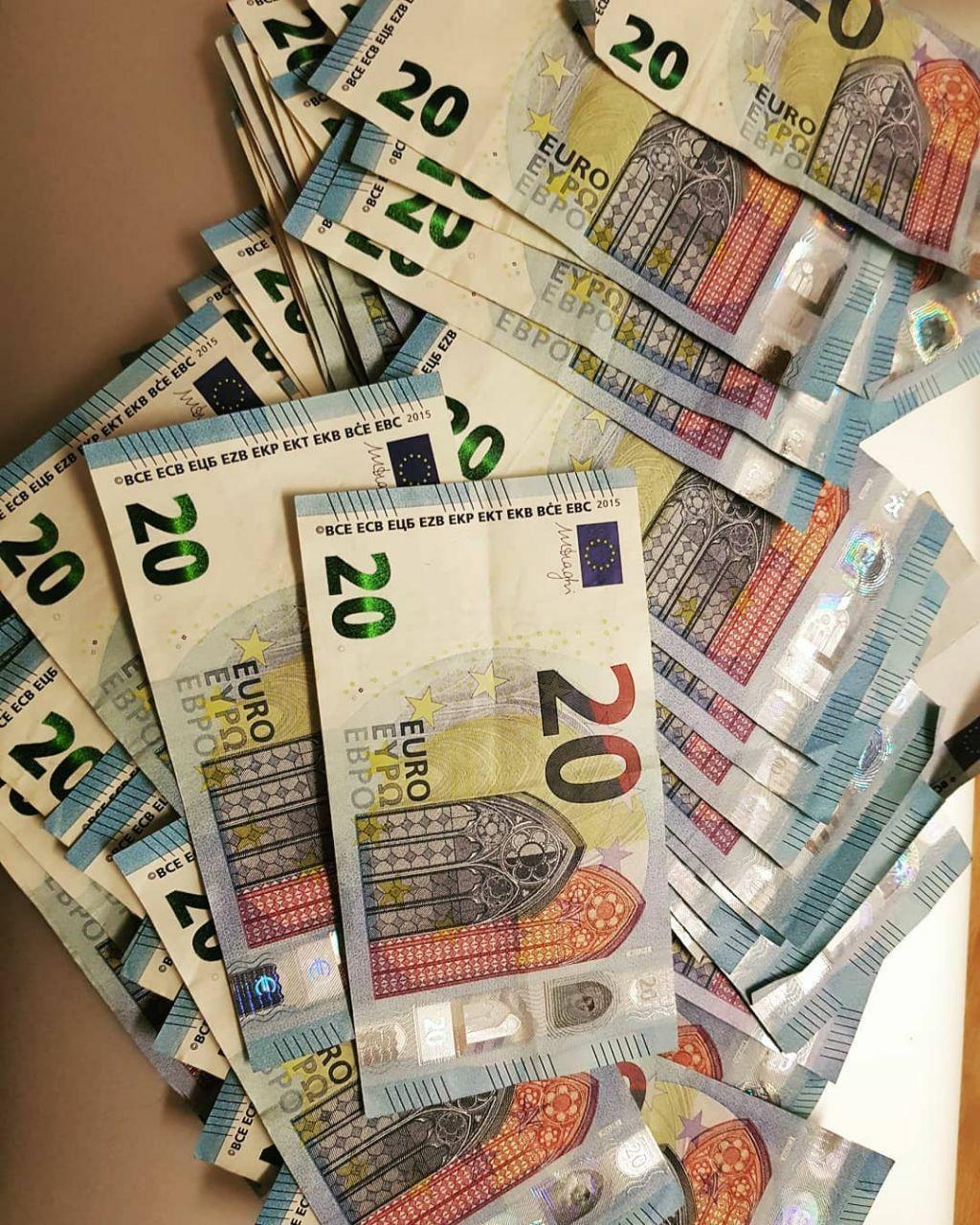 Counterfeit-20-euro-bills.jpeg